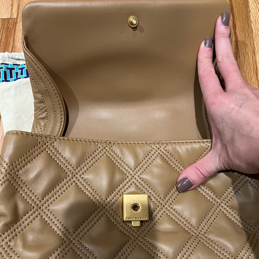 Tory Burch Flemming quilted soft leather clutch - Picture 11 of 12
